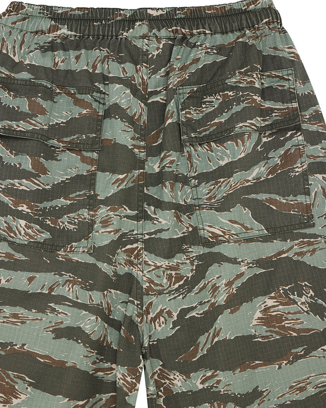 UNFORSEEN SHORT - GROUND COVER GREEN