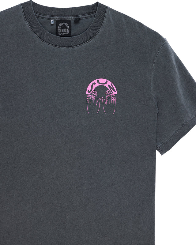 CATCHIN RAYS TEE - ANTHRACITE